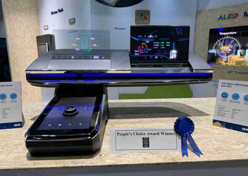 william威廉中文官网车用Micro LED Display HMI解决方案获”最佳车用显示奖”，，，以用户为中心开发，，，，针对前座驾驶与乘客设计兼具娱乐与安全的高画质屏幕，，包含车舱前座的Micro LED透明屏幕及全球首款内建镜头的智慧Micro LED显示器