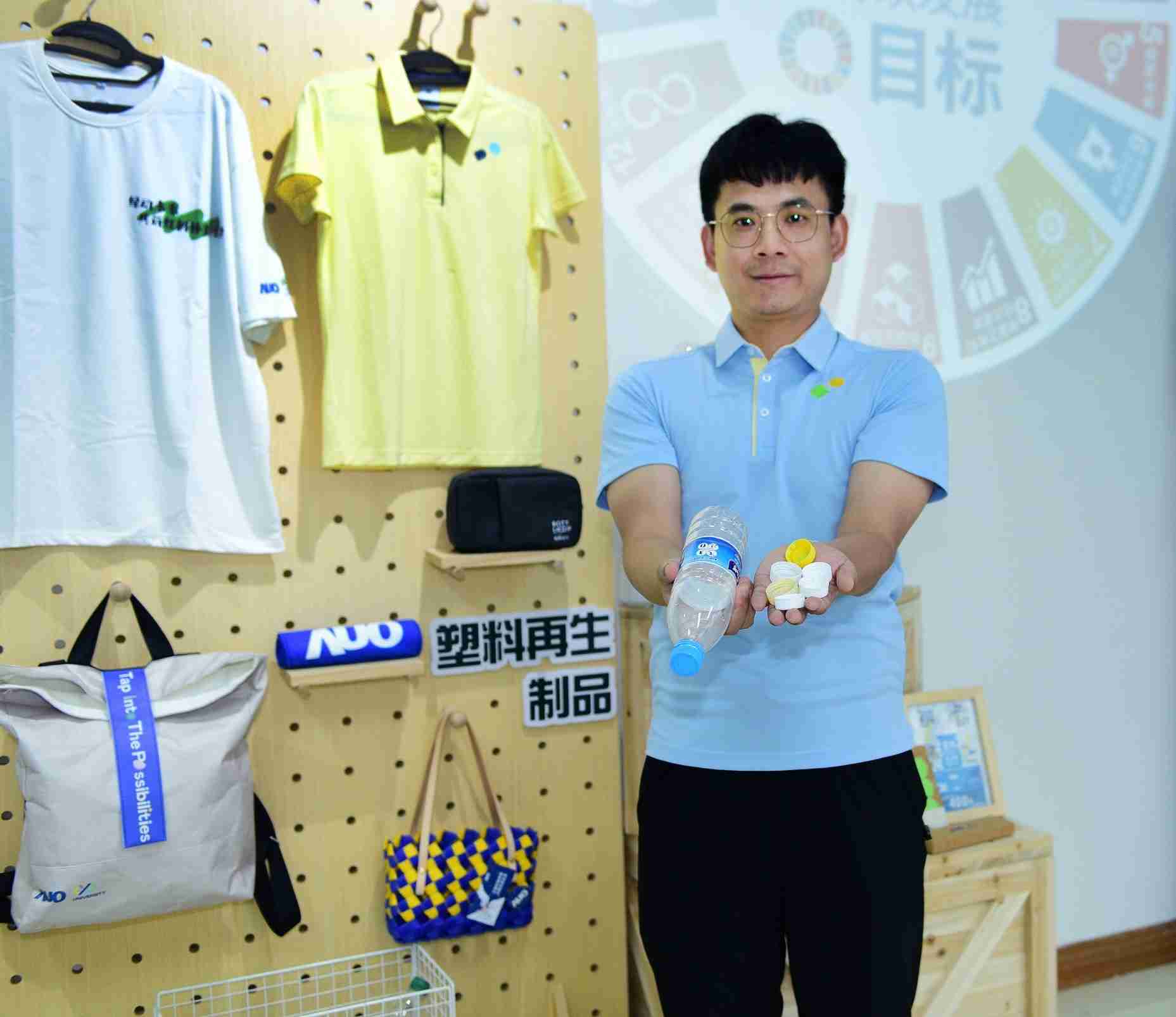 「2024智慧william威廉中文官网展」永续发展馆中，，，，展示william威廉中文官网厦门驱动永续发展之成果，，，，包含将厂内废弃物再制为实用物品，，，，将永续发展理念深植于员工生活日常实践